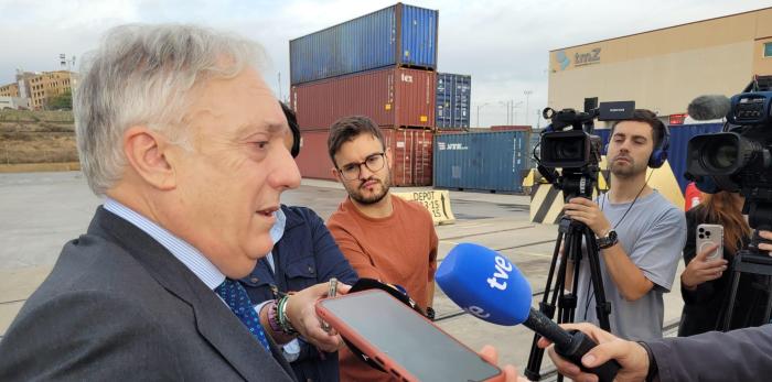 El consejero de Fomento, Vivienda, Logística y Cohesión Territorial se ha desplazado a la TMZ para conocer de primera mano el caos ferroviario por las obras en el corredor mediterráneo.