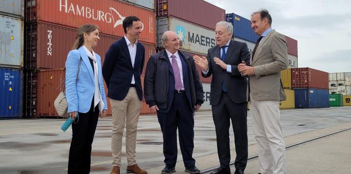 El consejero de Fomento, Vivienda, Logística y Cohesión Territorial se ha desplazado a la TMZ para conocer de primera mano el caos ferroviario por las obras en el corredor mediterráneo.
