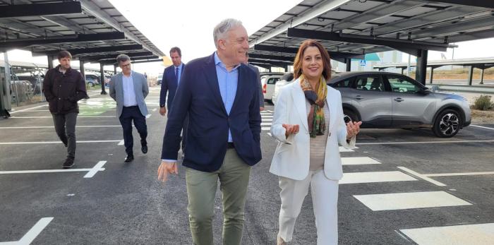 Imagen del artículo El aeropuerto de Teruel inaugura un nuevo parking para 160 vehículos e inicia el trámite para la ampliación de su sede