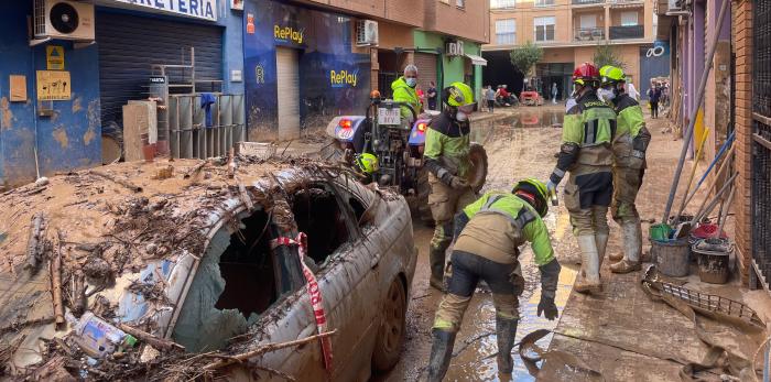 Imagen del artículo El colector, la limpieza del sector asignado y garajes y retirar los materiales de polígono industrial, principales objetivos del operativo de Aragón