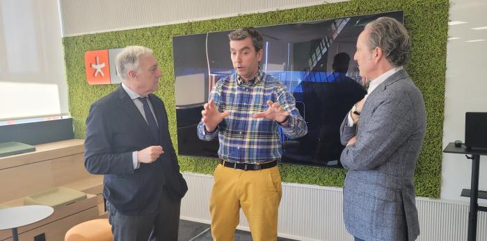 Octavio López ha recorrido las instalaciones de Nologin en Expo Zaragoza Empresarial.