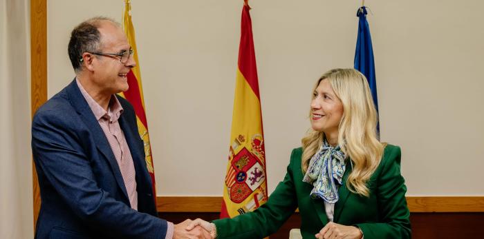 La vicepresidenta del Gobierno de Aragón y el gerente de la empresa han firmado el contrato de compraventa de la parcela en la que se ubicará la compañía