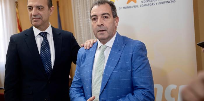 José Luis Bancalero Flores, y el presidente de la Federación Aragonesa de Municipios, Comarcas y Provincias, Carmelo Pérez Díez, se reúnen hoy para abordar el mapa sanitario.