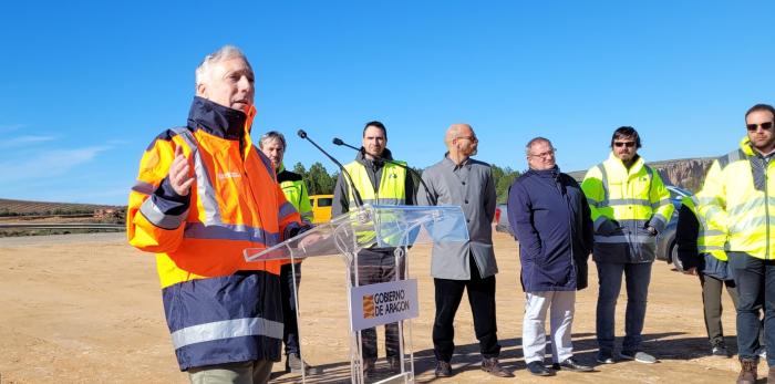 Octavio López visita las obras de la A-1101 entre Muel y Villanueva de Huerva.