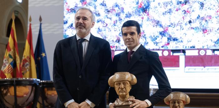 El presidente Azcón entrega los premios Nicanor Villalta, galardones impulsados por el Gobierno autonómico que buscan promover los valores culturales de la tauromaquia.