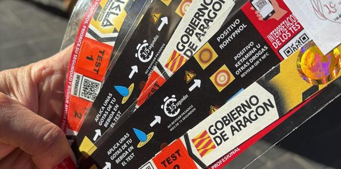 Este sábado en Teruel se han repartido hasta 1.000 pulseras de detección de drogas para jóvenes Este sábado en Teruel se han repartido hasta 1.000 pulseras de detección de drogas para jóvenes