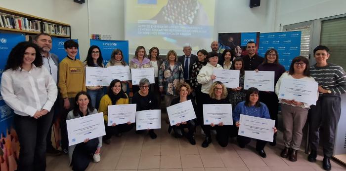 Entrega del reconocimiento de Unicef al IES Avempace como centro educativo referente en derechos de la infancia.