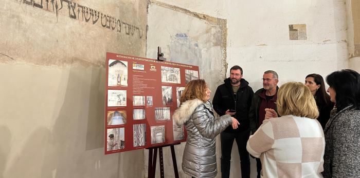 Tomasa Hernández y Gloria Pérez han visitado los restos recuperados de la sinagoga de Hijar.