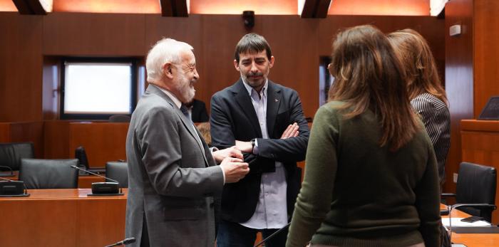 El gerente del IASS ha comparecido este martes en la comisión de Bienestar Social y Familia de las Cortes