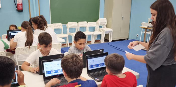 Una docena de chicos y chicas del CEIP Torre Ramona están mejorando sus habilidades digitales al amparo del proyecto CODI