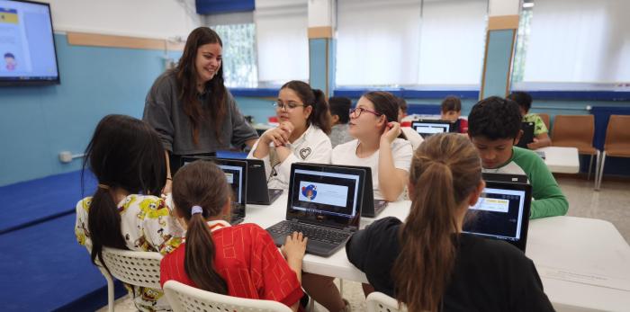 Una docena de chicos y chicas del CEIP Torre Ramona están mejorando sus habilidades digitales al amparo del proyecto CODI