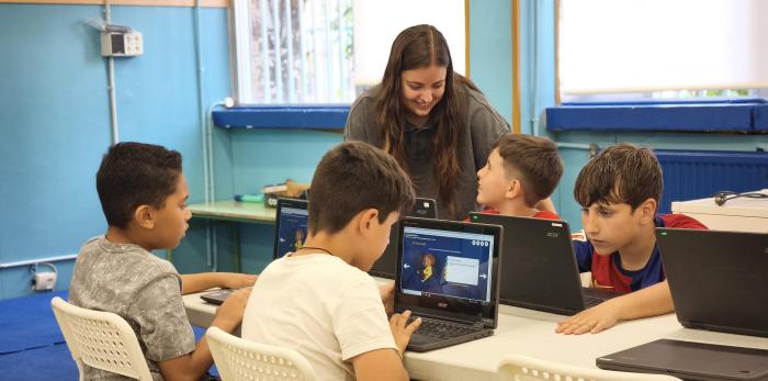 Una docena de chicos y chicas del CEIP Torre Ramona están mejorando sus habilidades digitales al amparo del proyecto CODI