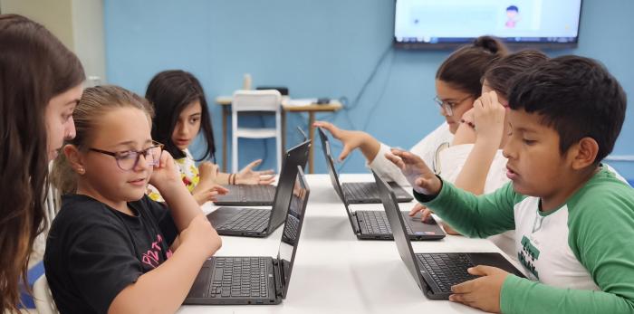 Una docena de chicos y chicas del CEIP Torre Ramona están mejorando sus habilidades digitales al amparo del proyecto CODI