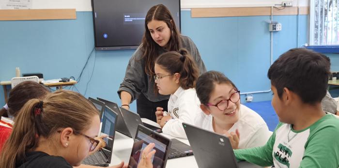 Una docena de chicos y chicas del CEIP Torre Ramona están mejorando sus habilidades digitales al amparo del proyecto CODI