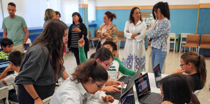 Una docena de chicos y chicas del CEIP Torre Ramona están mejorando sus habilidades digitales al amparo del proyecto CODI