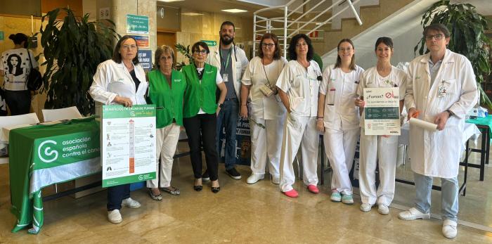 Stand informativo en el Miguel Servet por el Día Mundial sin Tabaco.