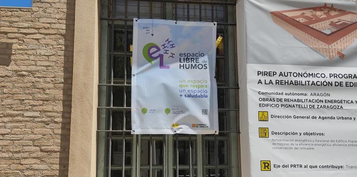 Señalización de algunos de los nuevos espacios libres de humo.