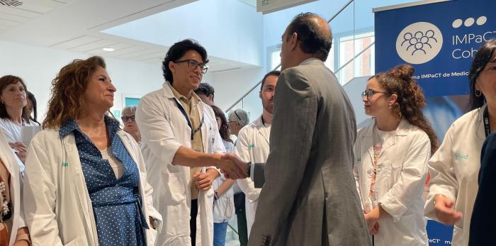 El consejero de Sanidad ha visitado las instalaciones de la Cohorte IMPaCT en el centro de salud Barrio Jesús.