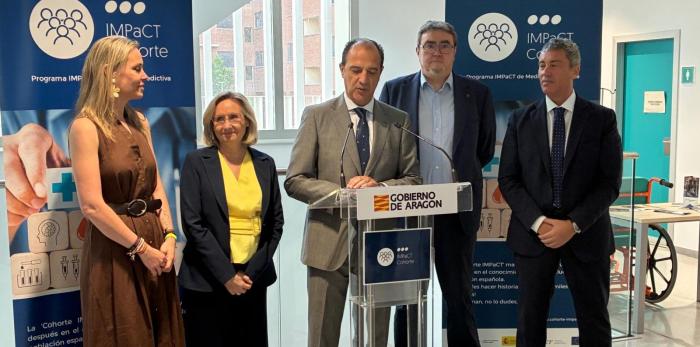 El consejero de Sanidad ha visitado las instalaciones de la Cohorte IMPaCT en el centro de salud Barrio Jesús.