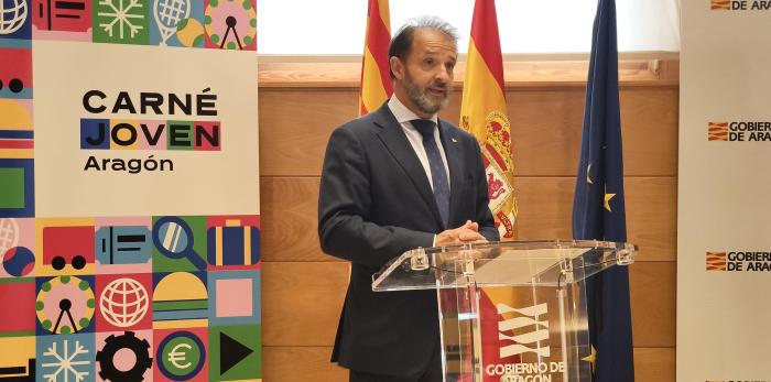 Tanto la consejera Susín como el resto de firmantes han destacado la importancia de este convenio para los jóvenes aragoneses