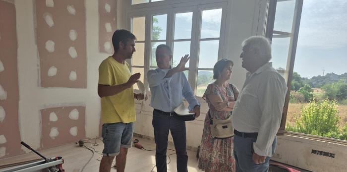 El DG, el alcalde y la concejala de Cultura del Ayuntamiento de Peraltilla han visitado las instalaciones junto al jefe de obra
