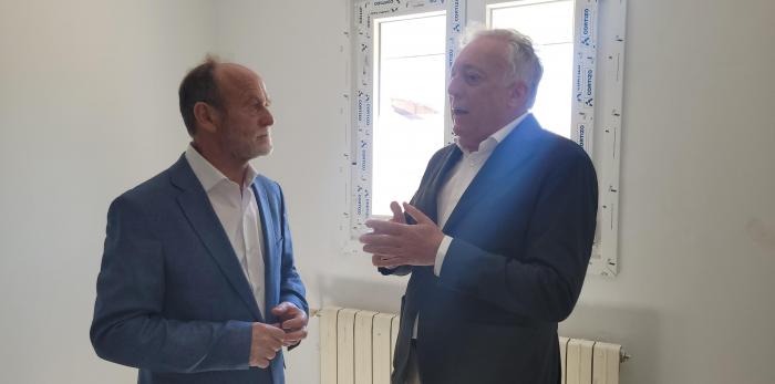 Octavio López, la directora general de Administración Local, Marina Sevilla, y el director general de Urbanismo, Carmelo Bosque, han visitado hoy Langa del Castillo.