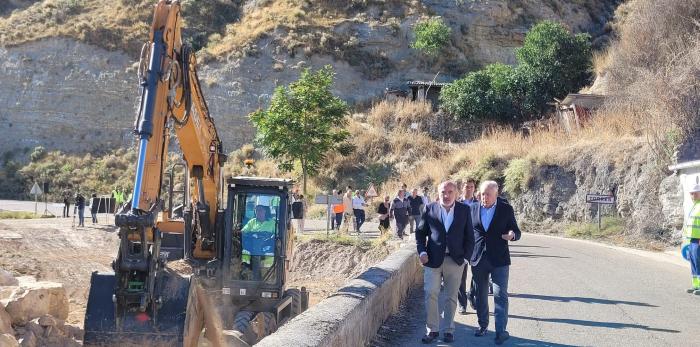 El consejero Octavio López ha supervisado el inicio de las obras de la A-1504 entre Torres y Mara.