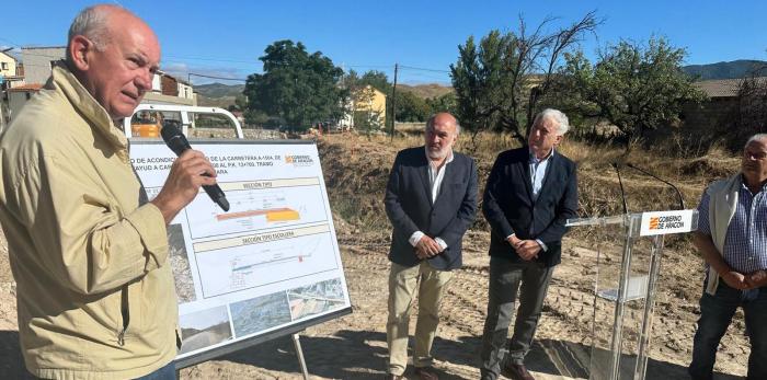 El consejero Octavio López ha supervisado el inicio de las obras de la A-1504 entre Torres y Mara.