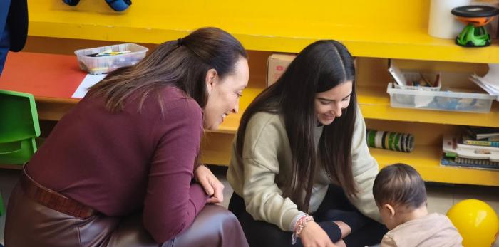 La consejera ha estado acompañada por el director gerente del IASS, Ángel Val