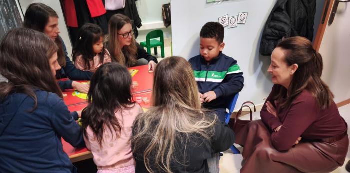 La consejera ha estado acompañada por el director gerente del IASS, Ángel Val