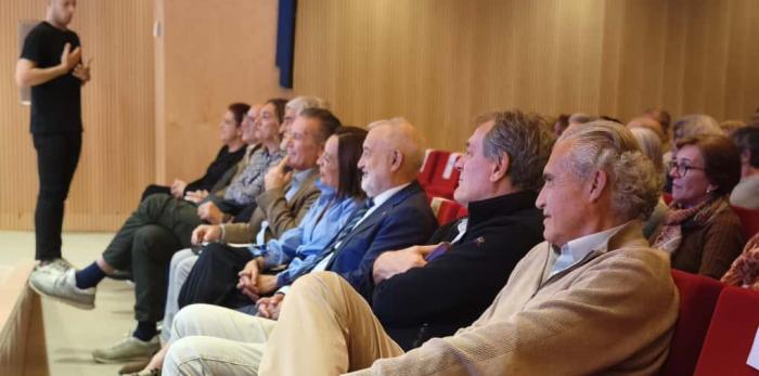 Alrededor de 200 personas han asistido al acto, que ha tenido lugar en el Salón Rioja del Patio de la Infanta