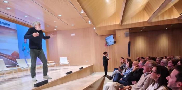 Alrededor de 200 personas han asistido al acto, que ha tenido lugar en el Salón Rioja del Patio de la Infanta