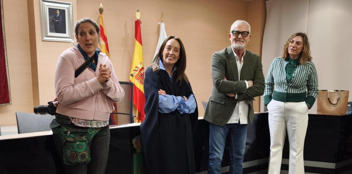 Muchos de los protagonistas de la muestra y varios vecinos de Pastriz han estado presentes en la inauguración de Semblanzas