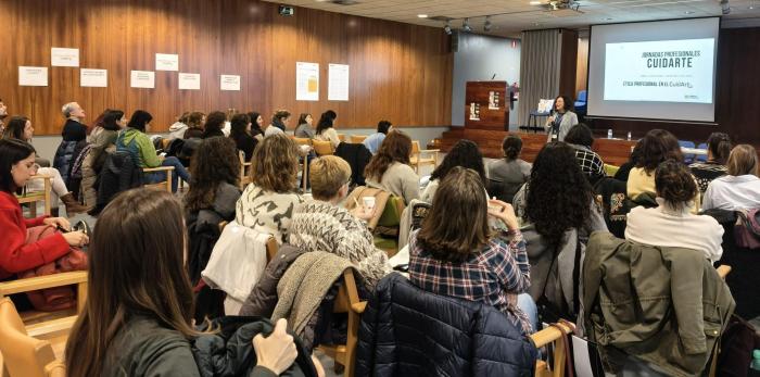 Medio centenar de profesionales se han dado cita en la última jornada de los CuidArte
