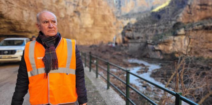 El director general de Carreteras, en el lugar del desprendimiento.