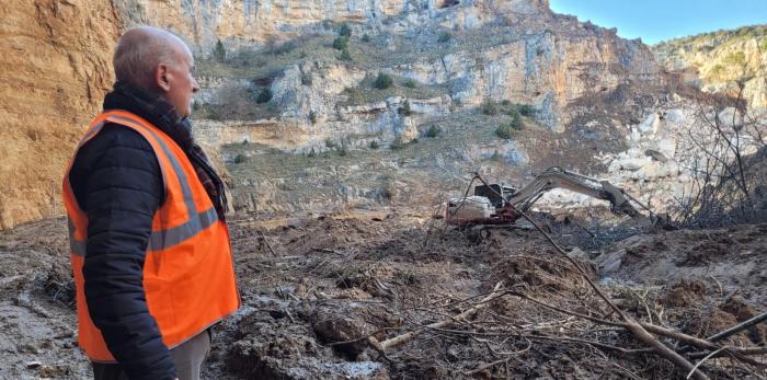 El director general de Carreteras, en el lugar del desprendimiento.