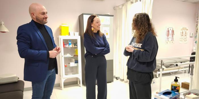 La consejera Susín ha visitado este viernes los recursos de Adislaf en el barrio de Las Fuentes