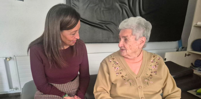 En el hogar del IASS de Barbastro se llevan a cabo varias actividades de prevención de la dependencia y atención comunitaria