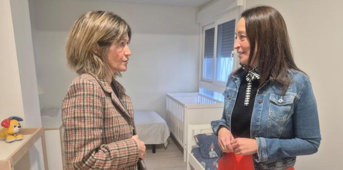 Los programas de maternaje, como el que gestiona YMCA en Zaragoza capital, atienden a madres menores de edad y a sus bebés