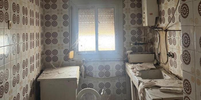 Varias imágenes del edificio en riesgo de derrumbe en Caspe y sus inmediaciones