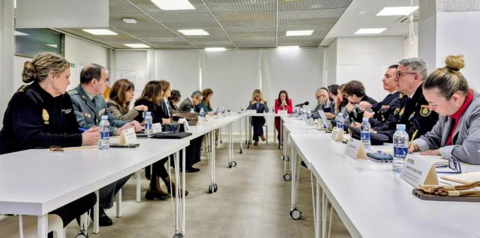 La reunión sobre menores se ha desarrollado este lunes en el LAAAB, en la Plaza del Pilar