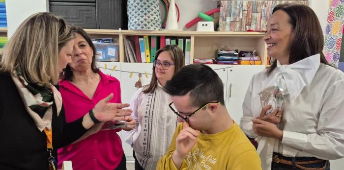 La Consejera en funciones ha visitado Fundación Down Zaragoza este viernes, jornada previa al Día mundial de las personas con síndrome de Down