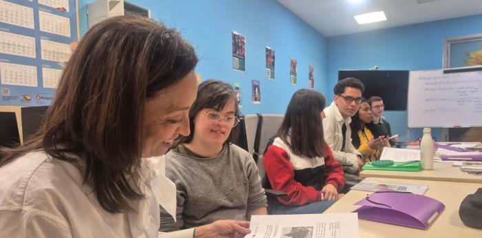 La Consejera en funciones ha visitado Fundación Down Zaragoza este viernes, jornada previa al Día mundial de las personas con síndrome de Down
