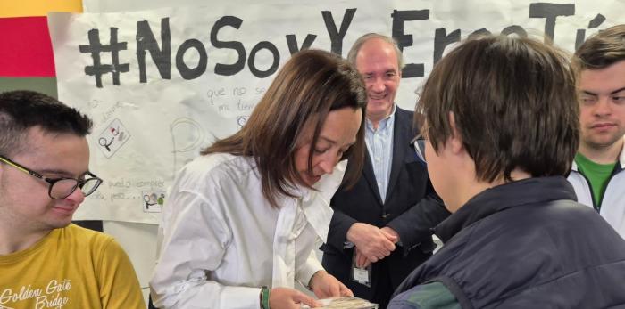 La Consejera en funciones ha visitado Fundación Down Zaragoza este viernes, jornada previa al Día mundial de las personas con síndrome de Down