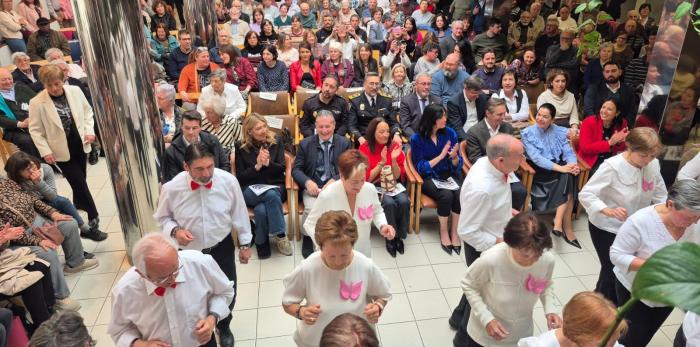 El Hogar Huesca ha celebrado este viernes cuatro décadas de comunidad y actividades para personas mayores