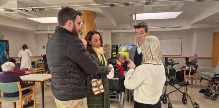 Este martes la Consejera en funciones y el director provincial del IASS en Huesca han visitado la residencia Sagrada Familia