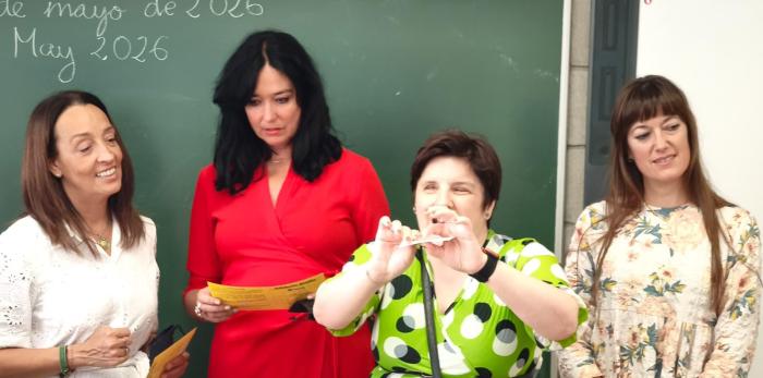 Carmen Susín, en la Jornada sobre braille y sistema dactilológico en el colegio Santa Rosa de Huesca