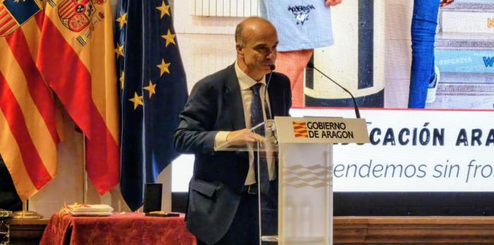 En torno a un centenar de personas han asistido este jueves al Día de la Educación Aragonesa