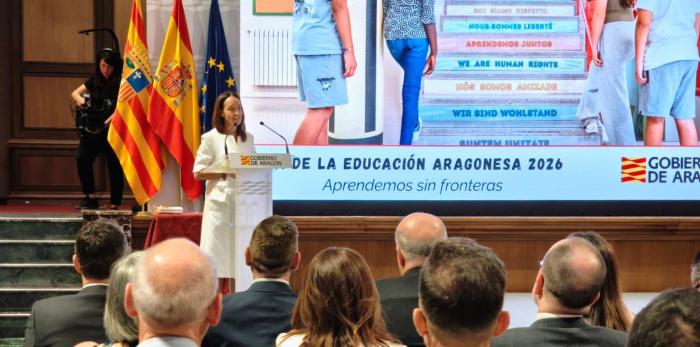 En torno a un centenar de personas han asistido este jueves al Día de la Educación Aragonesa