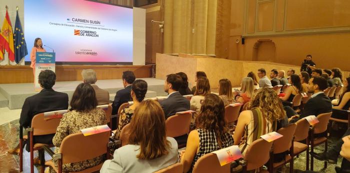 La Sala de la Corona del Pignatelli ha acogido el cierre de la X edición del programa Talento Joven Aragón